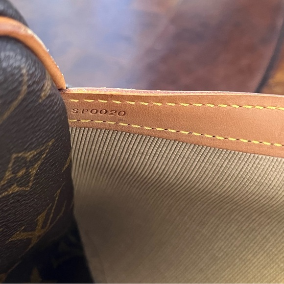 Louis Vuitton Black and Brown Monogram Messenger Bag - Picture 2 of 9